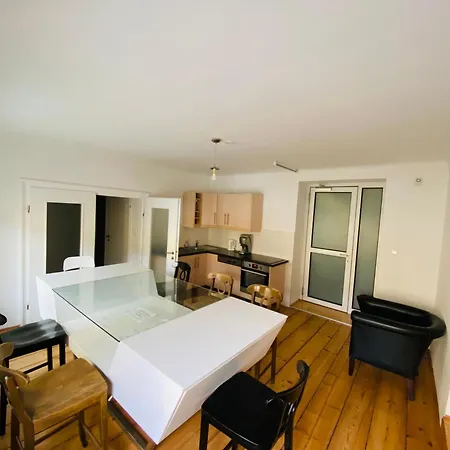 Wohnung, 3 Zimmer, Eines Davon Durchgangszimmer, Ruhig, Zentrum Apartment