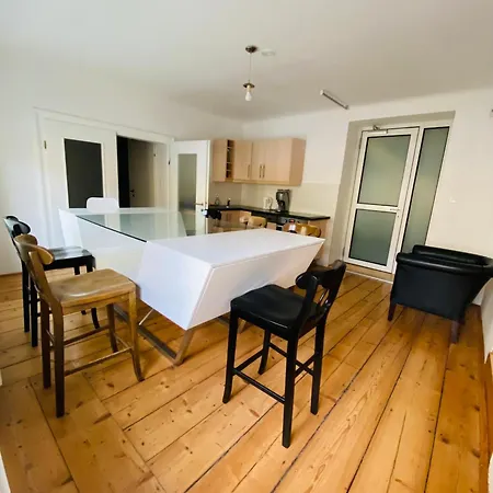 Wohnung, 3 Zimmer, Eines Davon Durchgangszimmer, Ruhig, Zentrum Διαμέρισμα