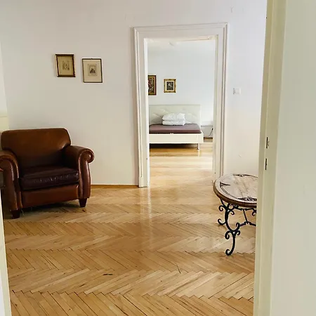 Wohnung, 3 Zimmer, Eines Davon Durchgangszimmer, Ruhig, Zentrum * Γκρατς