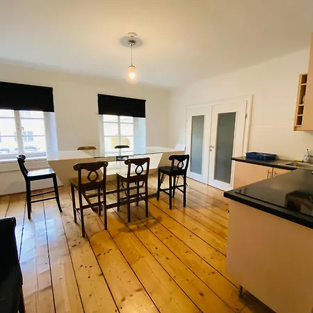 Wohnung, 3 Zimmer, Eines Davon Durchgangszimmer, Ruhig, Zentrum Daire