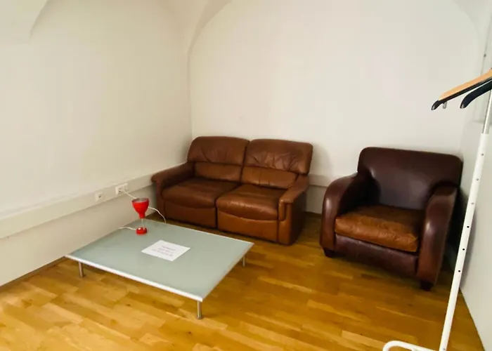 Wohnung, 3 Zimmer, Eines Davon Durchgangszimmer, Ruhig, Zentrum