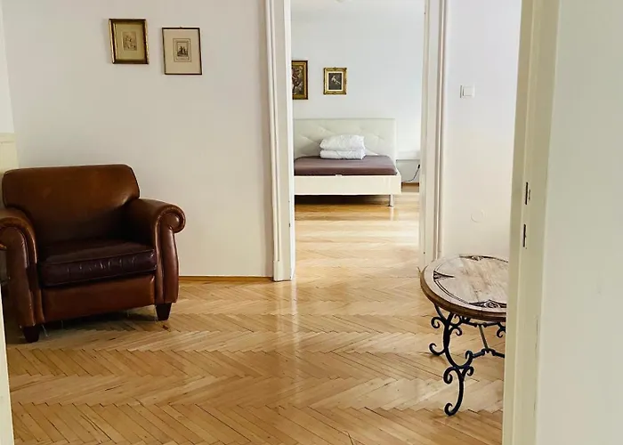 Wohnung, 3 Zimmer, Eines Davon Durchgangszimmer, Ruhig, Zentrum * Graz